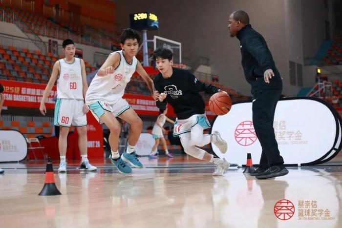 为什么篮球教练要不断改进训练方法_0